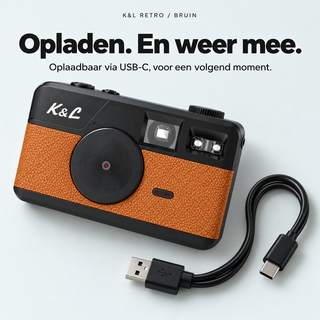 Bruine K&L Retro Camera met USB-A-naar-USB-C-kabel voor opladen en opnieuw meenemen.