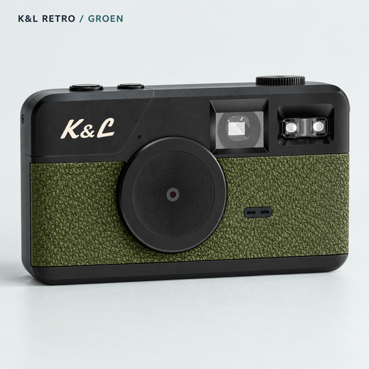 Groene K&L Retro Camera in een lichte studio-opstelling.