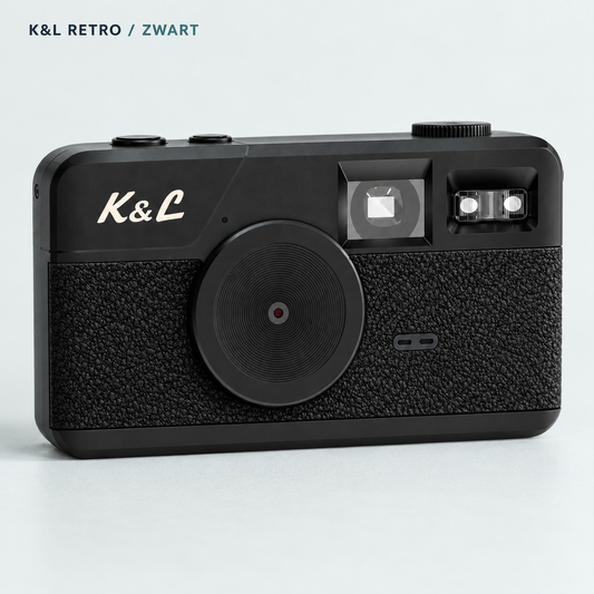 Zwarte K&L Retro Camera in een lichte studio-opstelling.